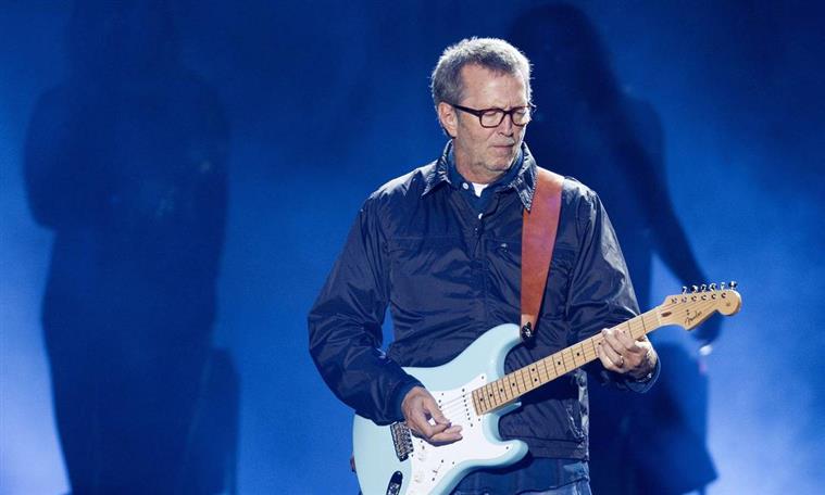 Guitarra de Eric Clapton vendida por 554 mil euros em leilão