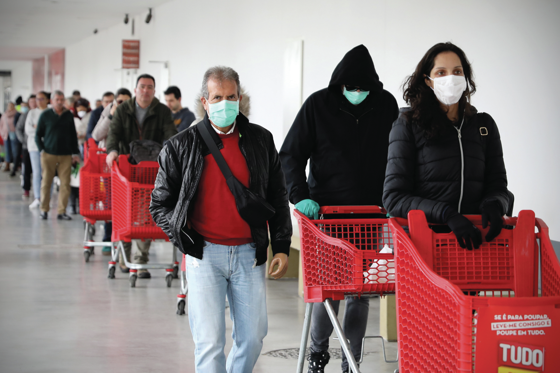 Grandes superfícies. Trabalhadores preveem nova enchente