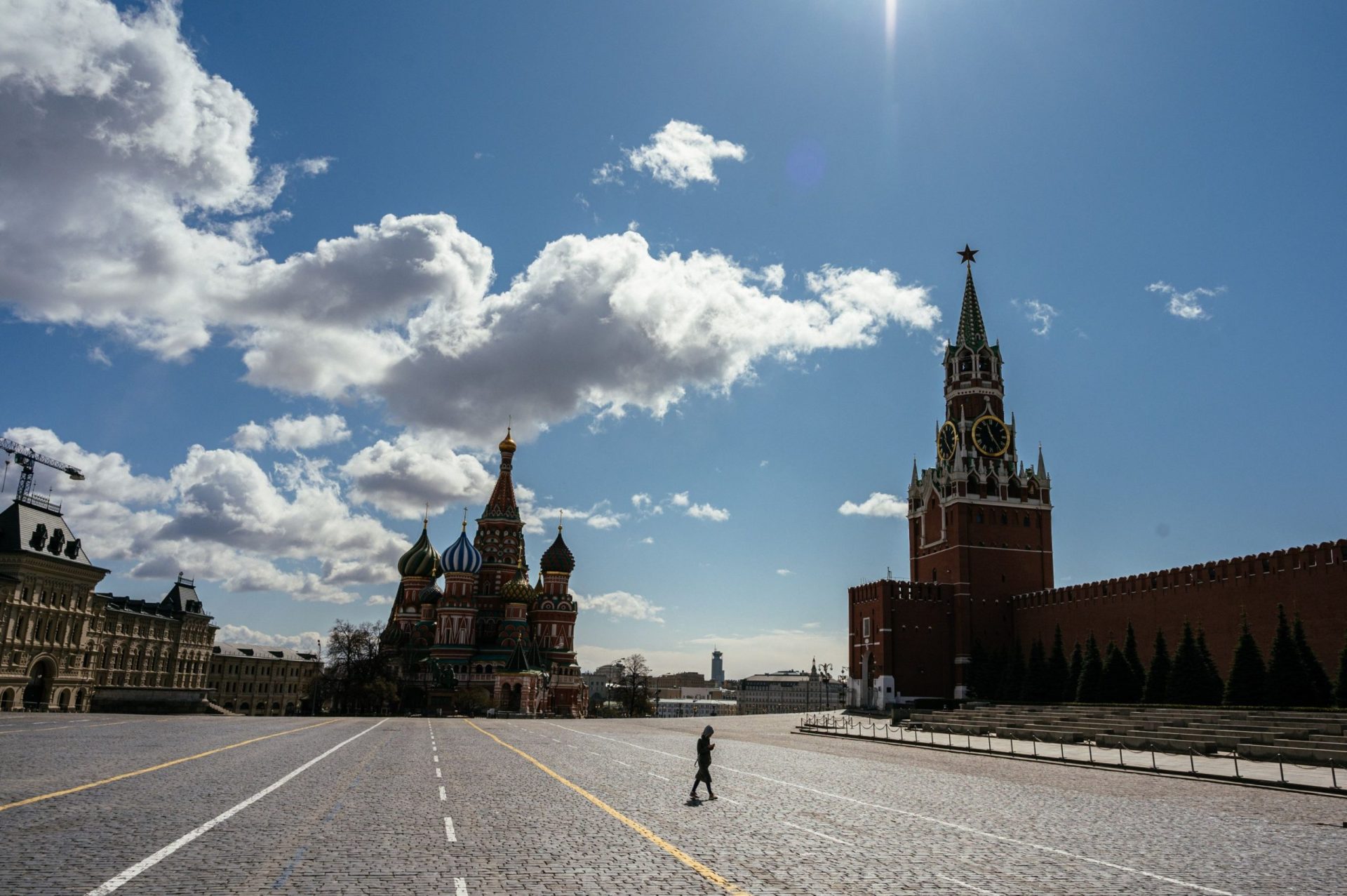 Polícia russa investiga fotos obscenas junto de monumentos