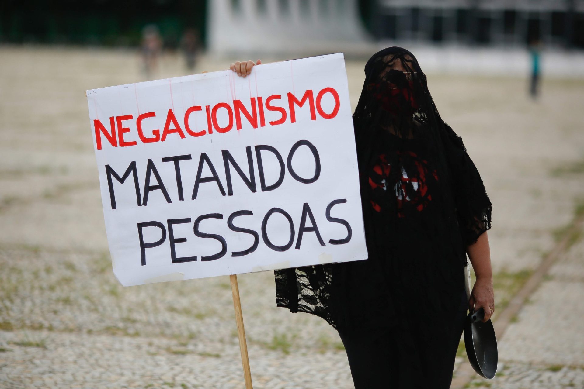 Covid-19. Caos em Manaus e as desculpas de Bolsonaro