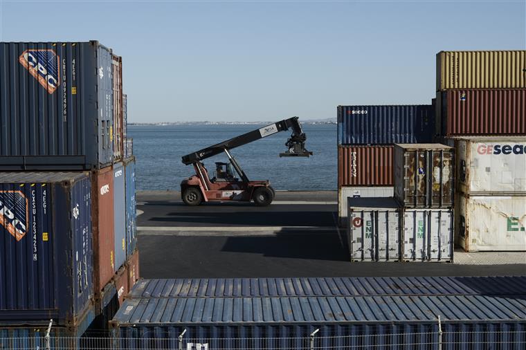 Mercadorias nos portos caíram 6,4% até novembro para 75 milhões de toneladas