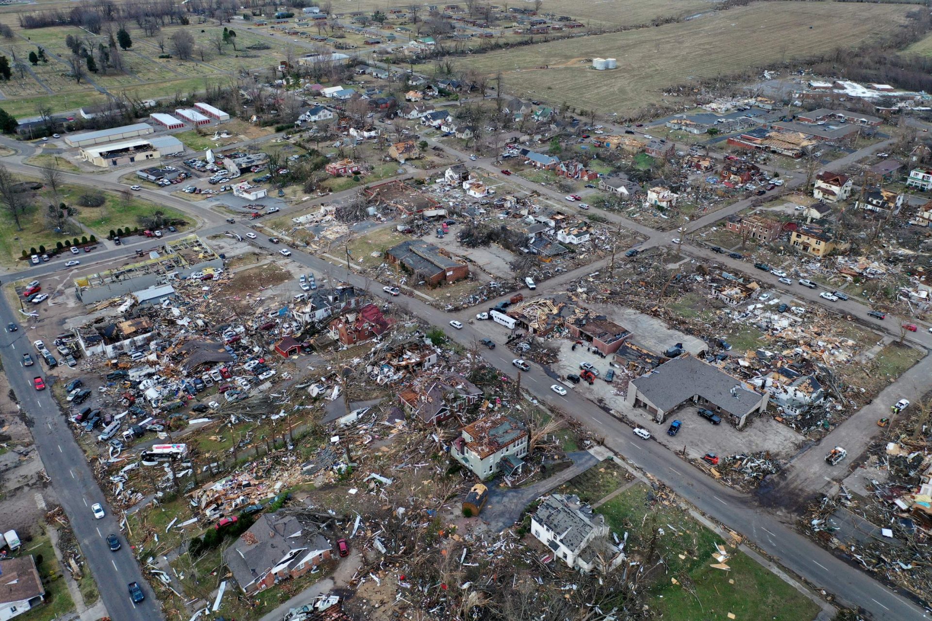 EUA. Rasto de devastação numa das “piores séries de tornados” da história do país