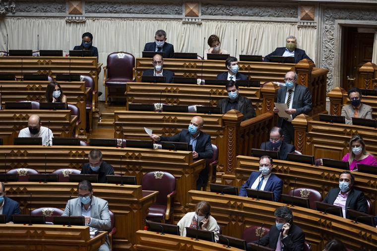 Vacinação. Conferência de líderes extra para avaliar caso de políticos