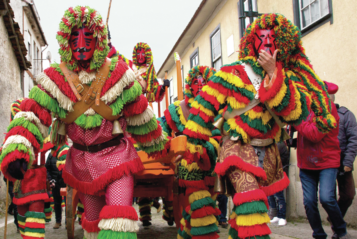 Carnaval. Em tempos de pandemia, festejos são online ou à janela