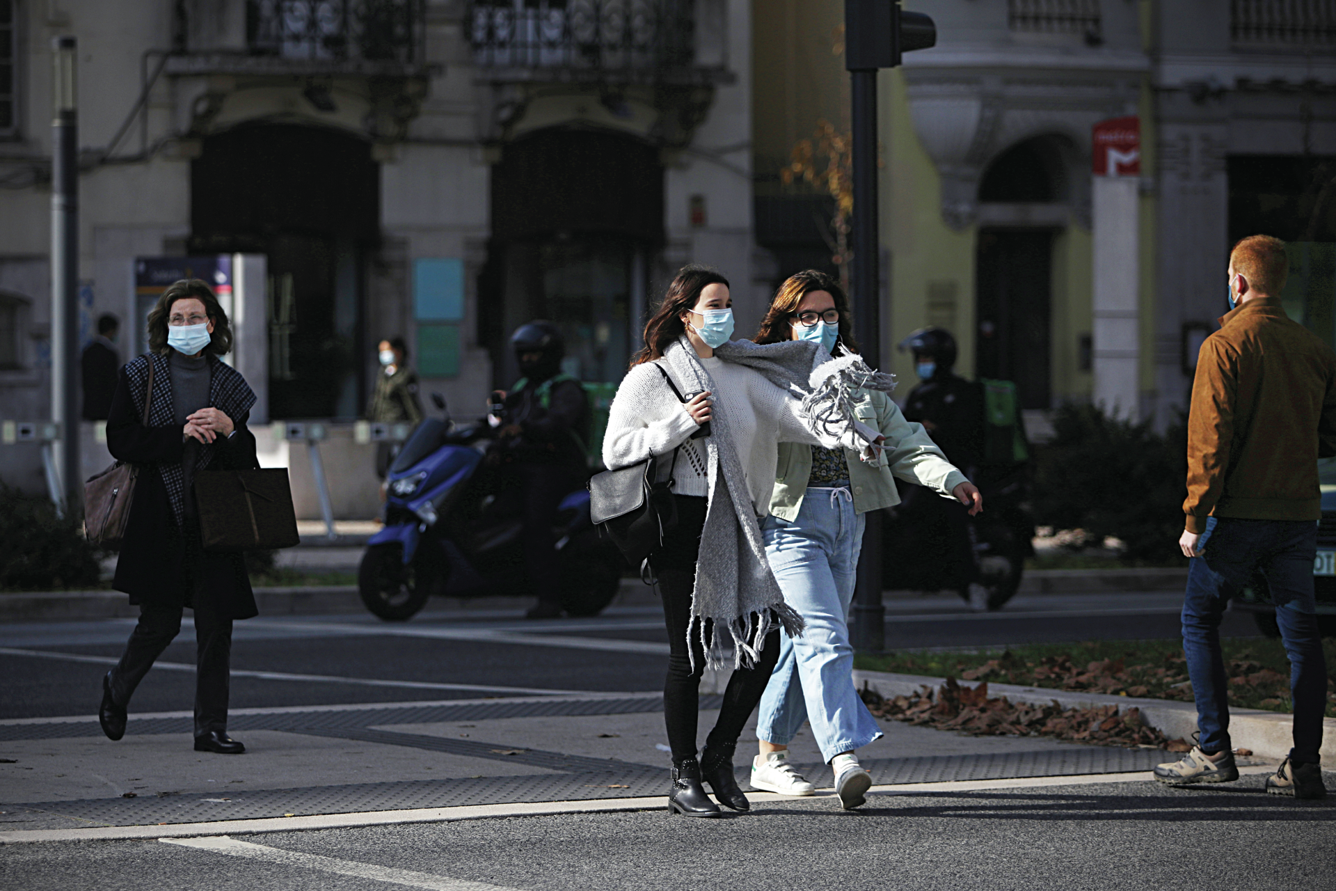 Como os portugueses viveram o primeiro dia de “liberdade”