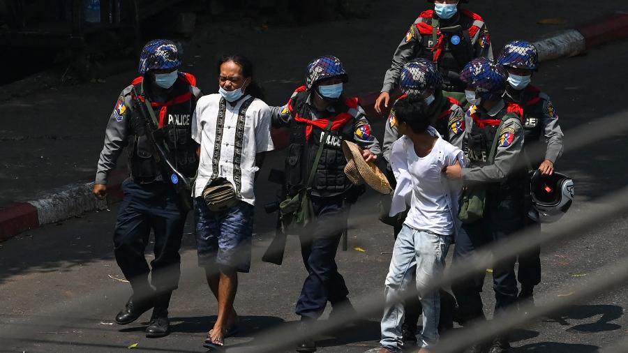 Manifestantes feridos por balas reais em protestos no Myanmar