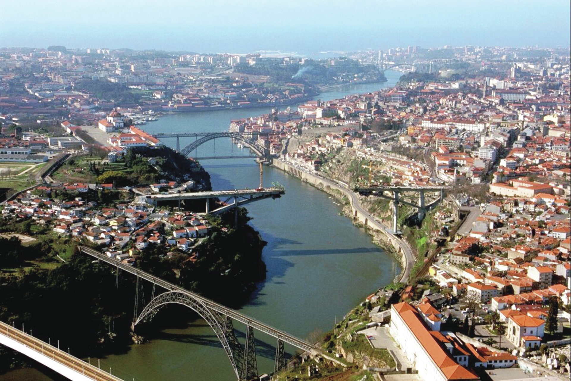 Pontes. Infante D. Henrique, ou a ponte que é o patinho feio do Porto e de Gaia