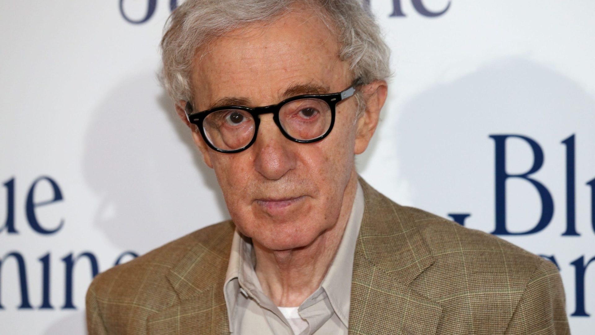 Woody Allen defende-se em rara entrevista à CBS, mas admite que a filha acredita nas acusações que lhe faz