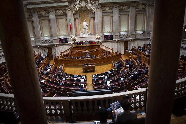 Parlamento. Bloco propõe antecipação do próximo ano letivo