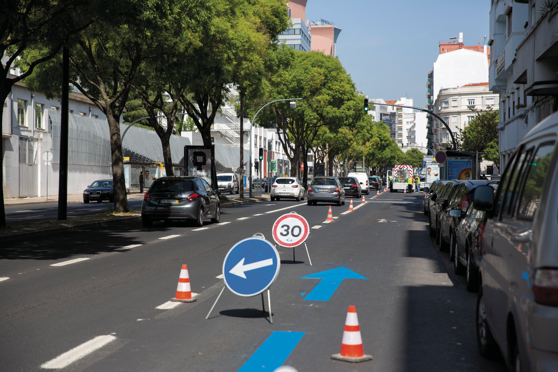 Ciclovias. Moradores da Avenida de Berna contestam supressão de lugares  de estacionamento