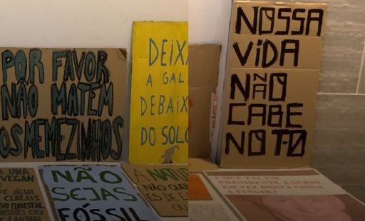 &#8220;Não me calo!&#8221;: a exposição do ISCTE que reúne mais de cem cartazes de protestos populares