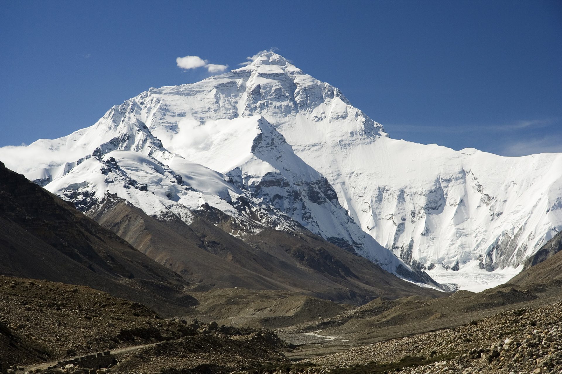 Expedição deixa Everest devido ao aumento de casos