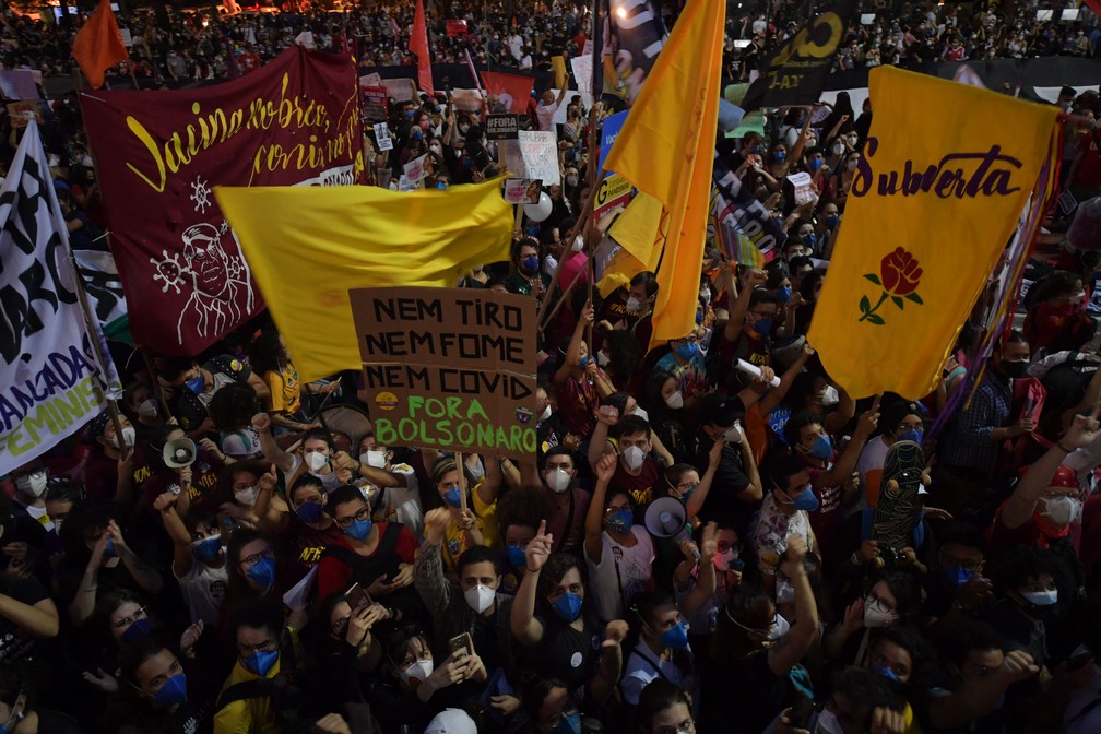 “Fora Bolsonaro”. Milhares pedem impeachment de Bolsonaro