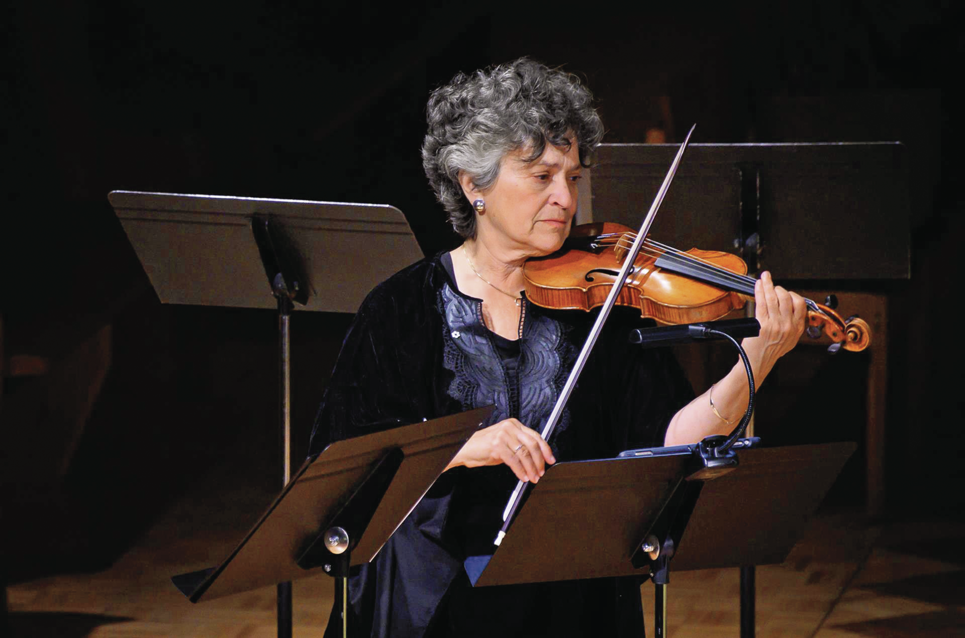 Jeanne Lamon. A violinista e diretora da orquestra Tafelmusik, morreu no domingo, aos 71 anos