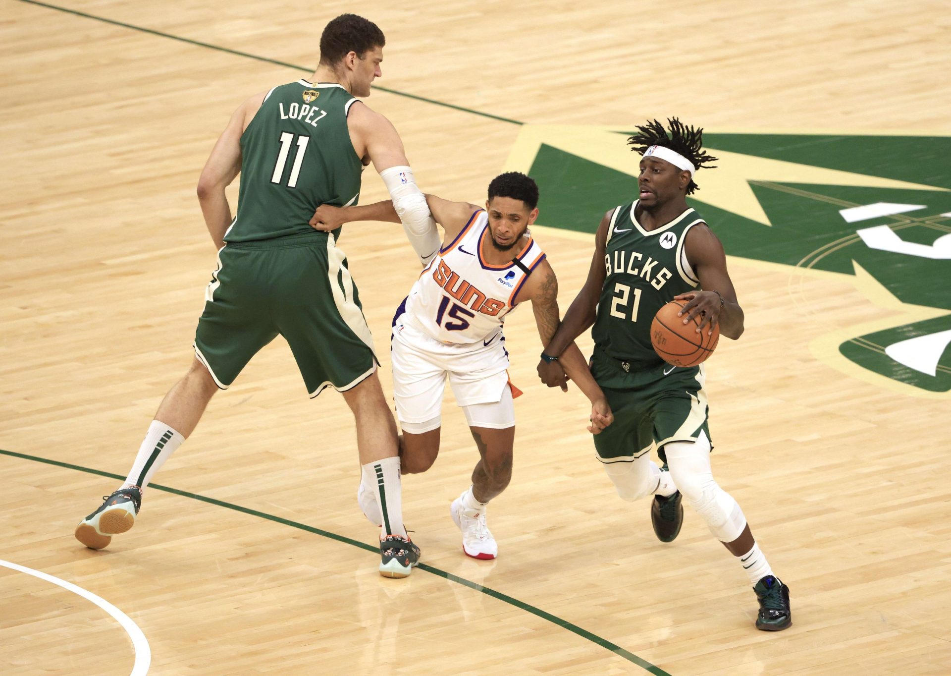 NBA. Giannis, a esperança de uns Bucks cegados pelo sol de Phoenix