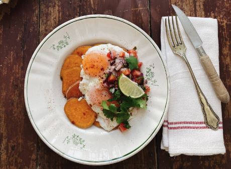 Receita: Huevos (não tão) Rotos com Salsa Mexicana