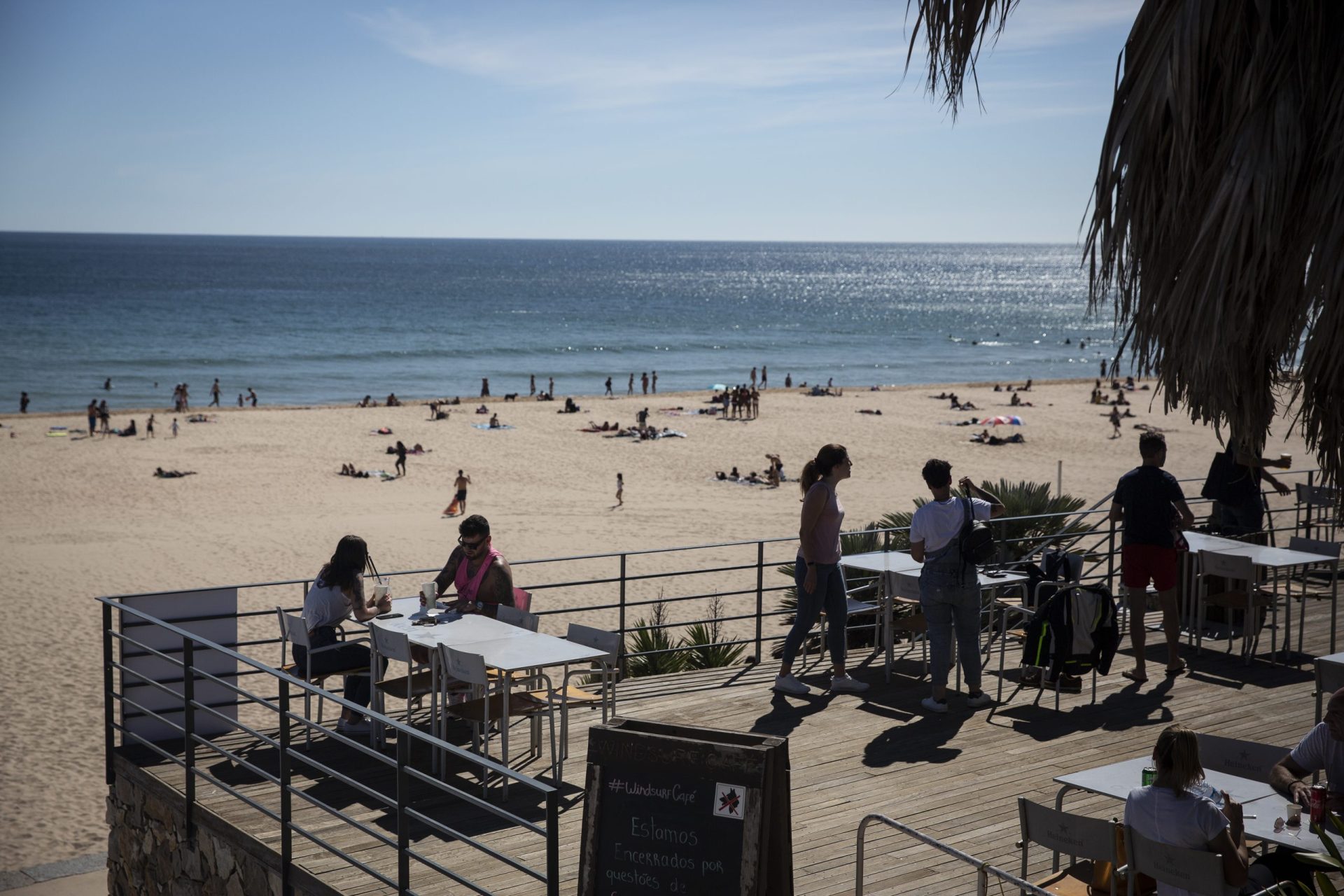 Bares de praia fechados às 15h30. “É um prejuízo gigante”