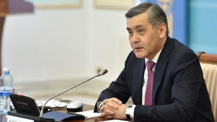 Ministro da Defesa do Cazaquistão demite-se após explosão em paiol