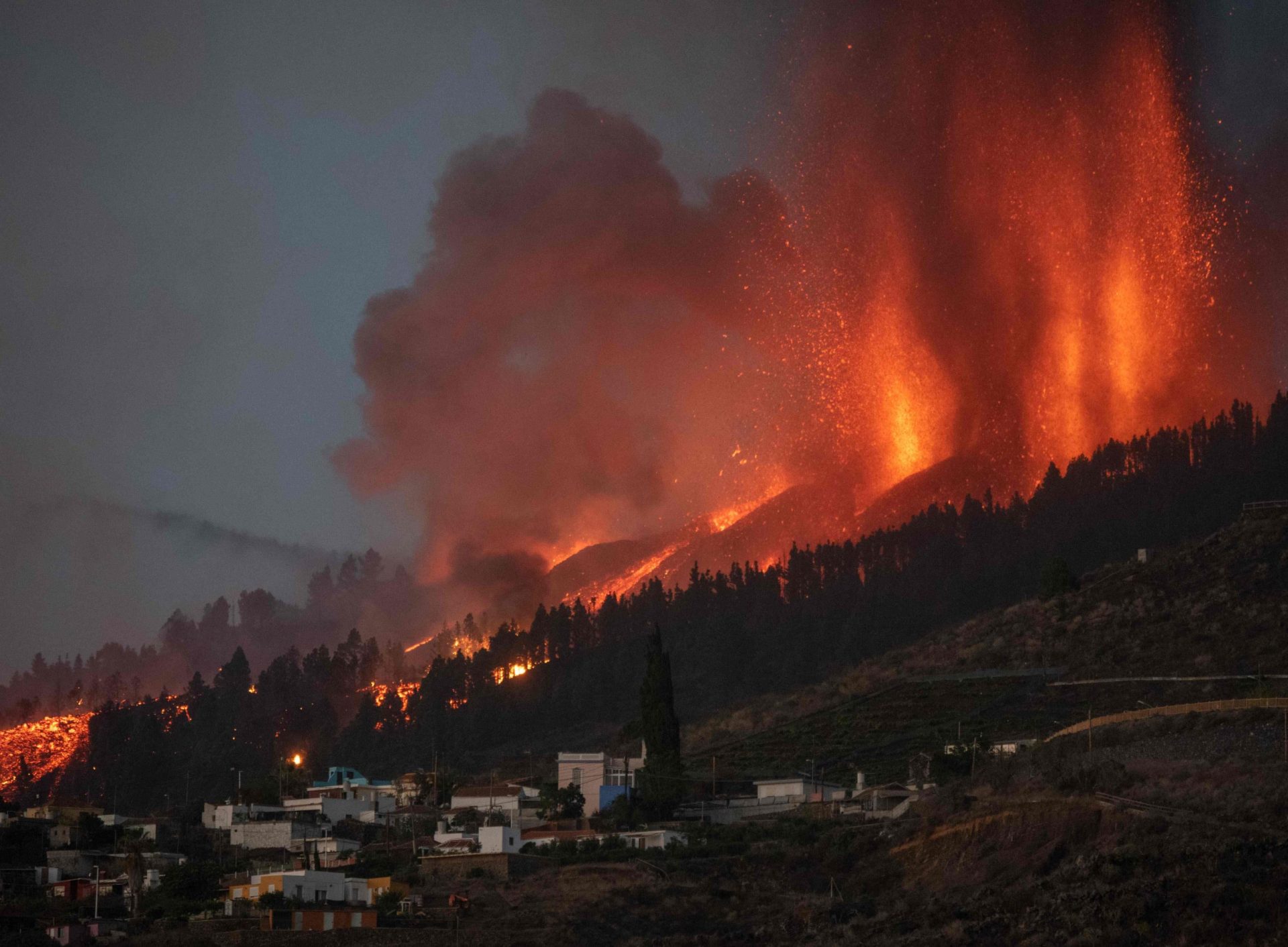 Canárias. Vulcão Cumbre Vieja entrou em erupção