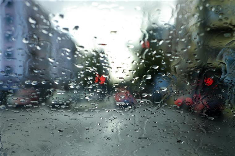 Cinco distritos sob aviso laranja devido à previsão de chuva e vento forte