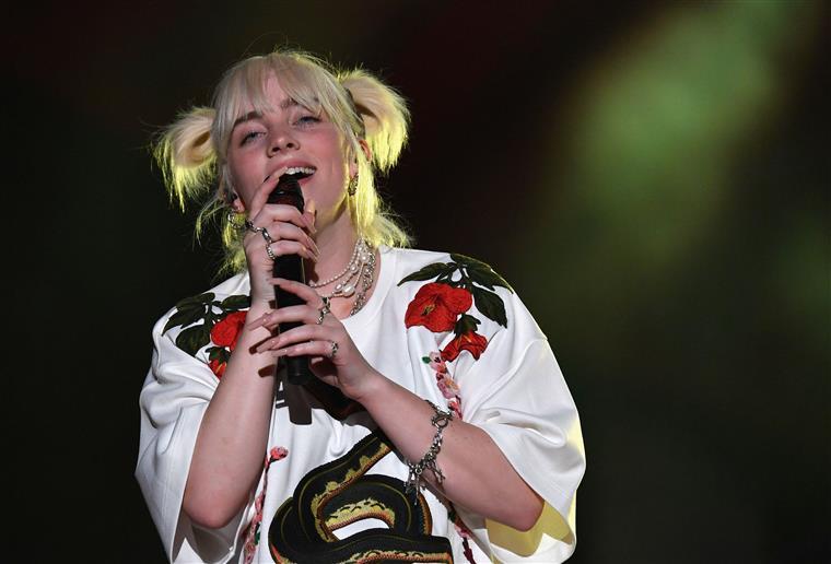 Fãs de Billie Eilish descontentes com o seu romance com artista 10 anos mais velho