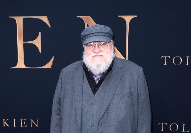 Fãs de Guerra dos Tronos querem boicotar o novo livro de George RR Martin devido a acusações de racismo