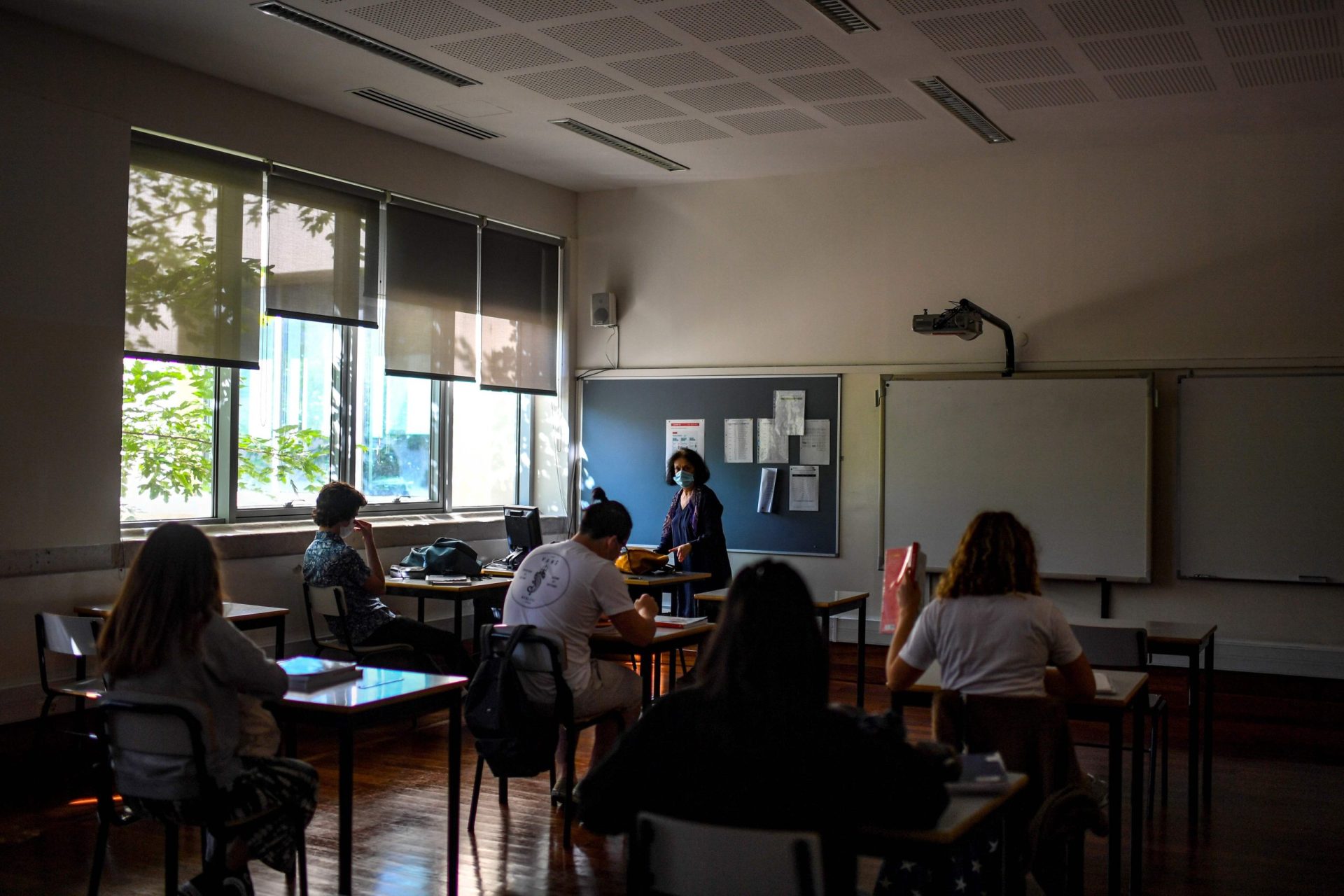 Falta de professores. 2.º período arranca com 5 mil a 6 mil alunos afetados