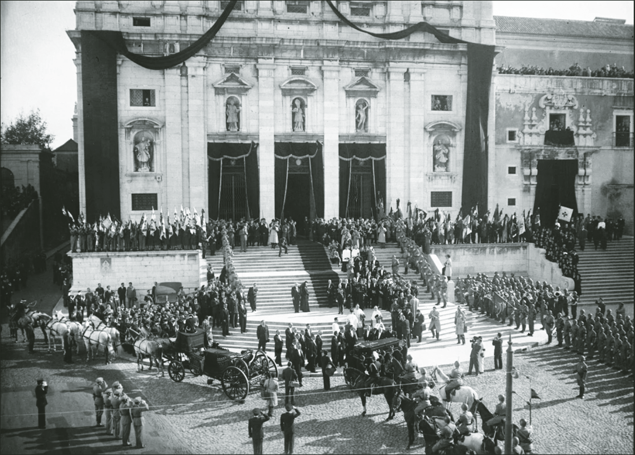 29 de novembro de 1951. O povo de Lisboa juntou-se e disse: “Adeus Dona Amélia!”