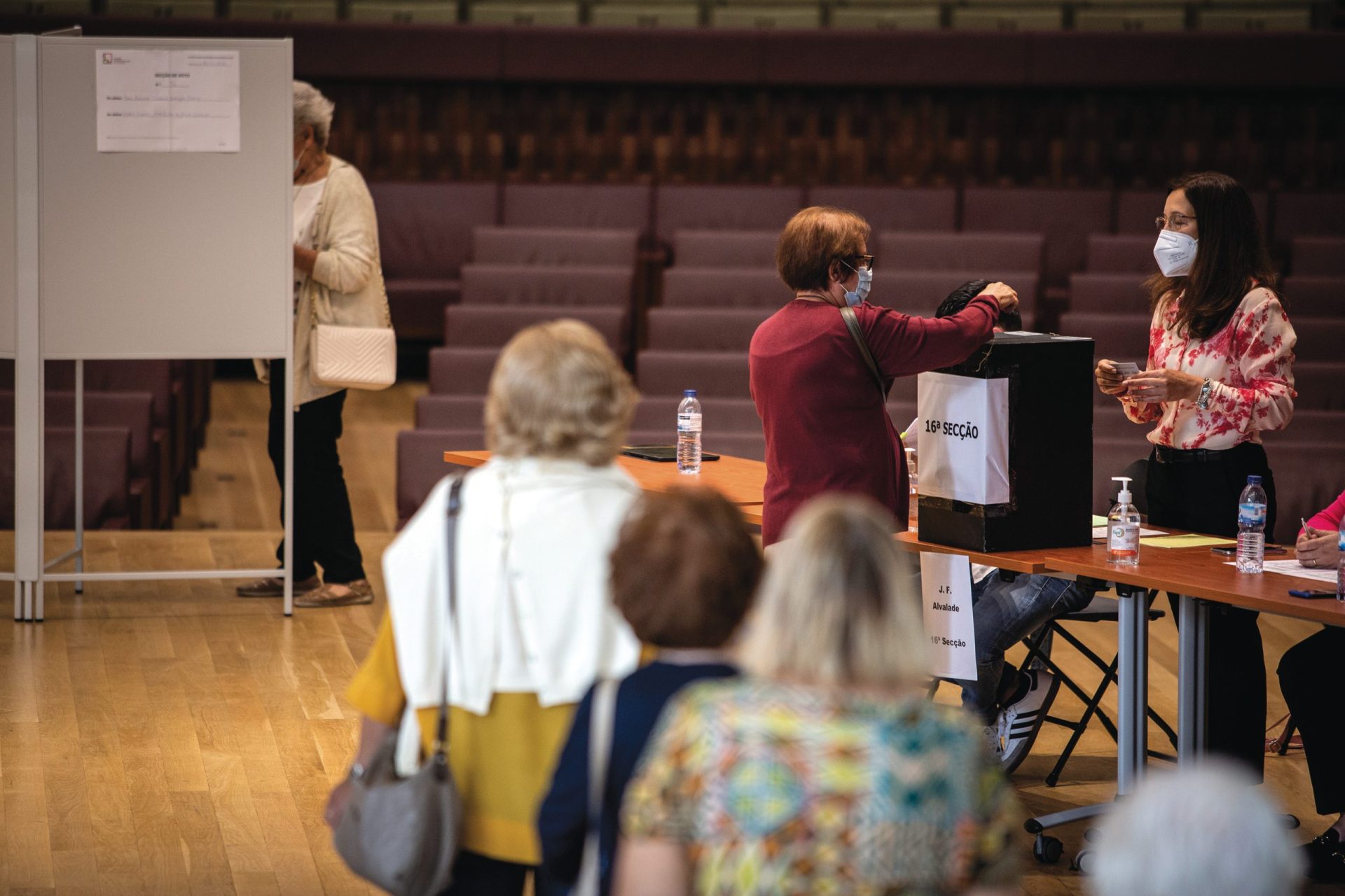 Emigrantes portugueses querem voto eletrónico