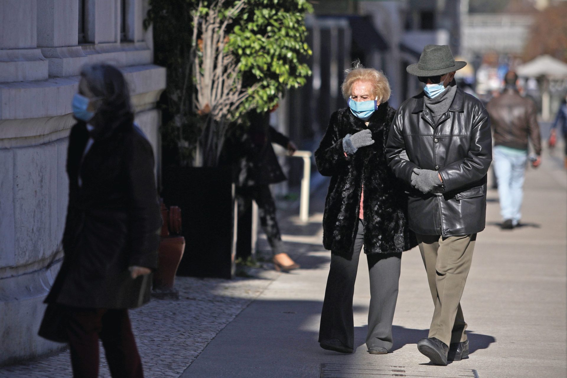 Covid-19. Infeções triplicam nos mais velhos