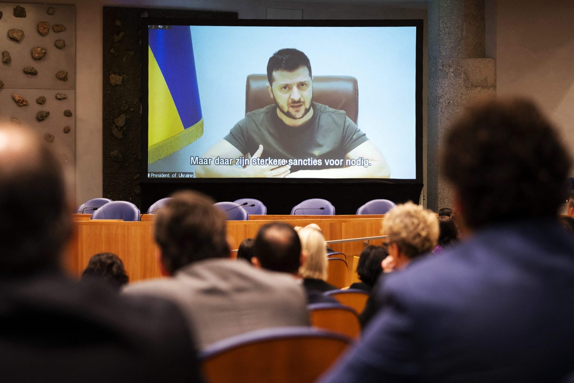 Parlamento. PCP junta-se a comunistas gregos em “nega” a Zelensky