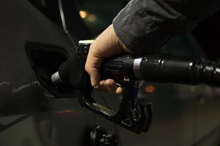 Consumo de gasolina aumentou 40% e de gasóleo subiu 23,4% no 1.º trimestre