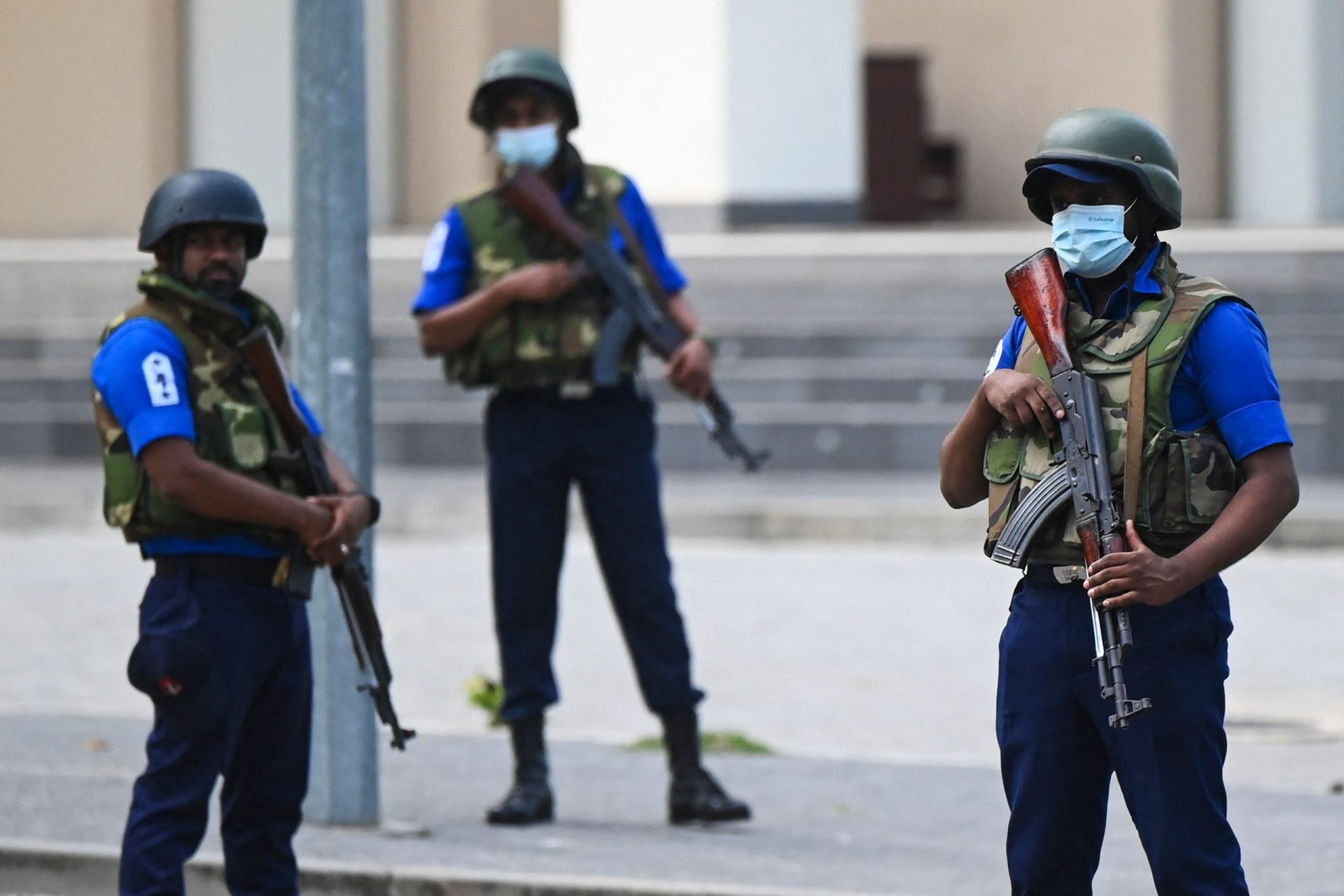 Sri Lanka. Declarado recolher obrigatório depois de confrontos