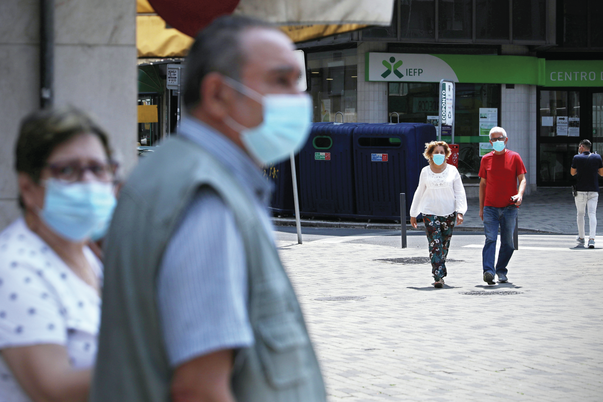 Covid-19. Reinfeções aumentam. Houve 23 mil casos nos últimos dias que até aqui não entravam nos boletins