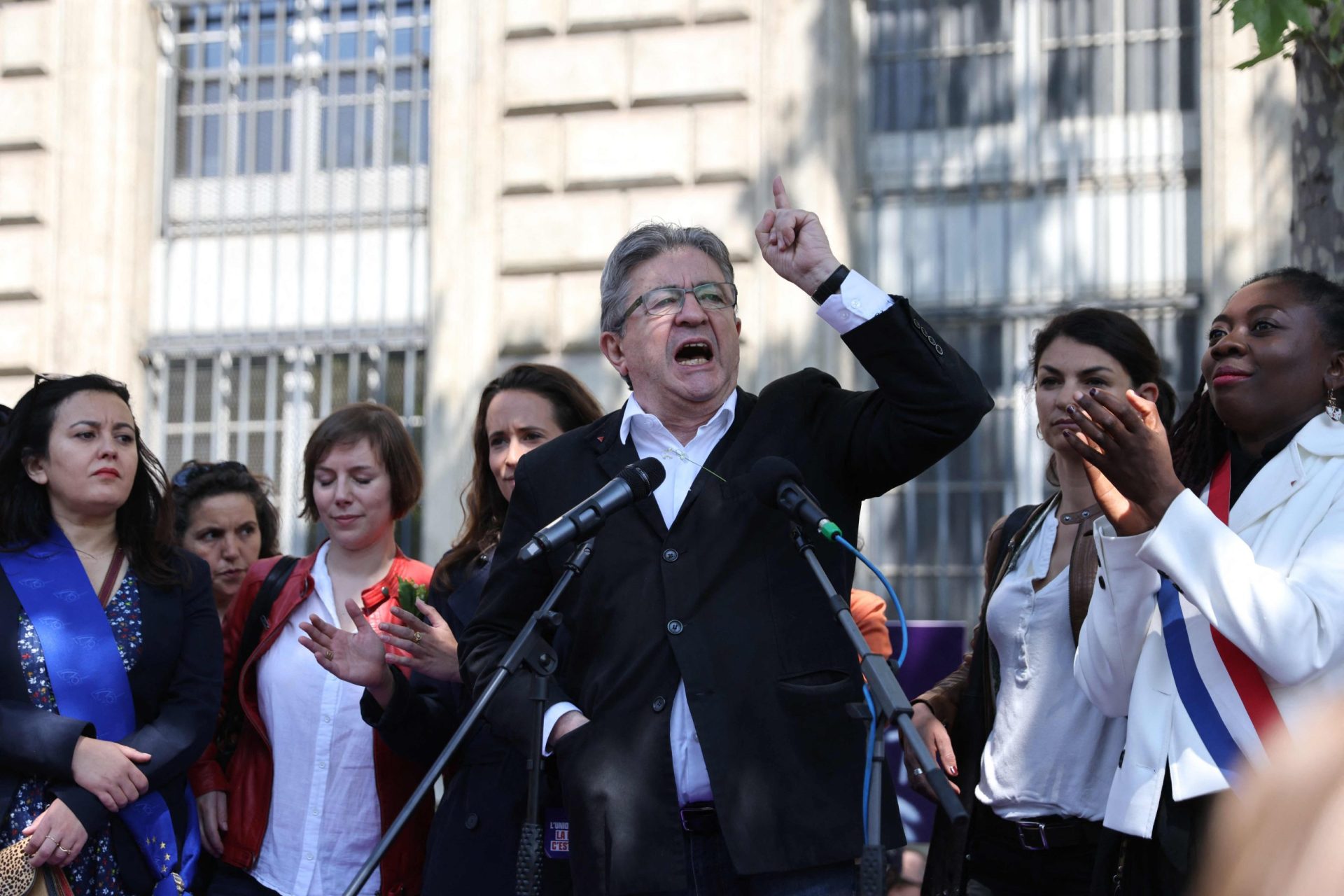 França. Mélenchon irá liderar a ‘geringonça’ francesa