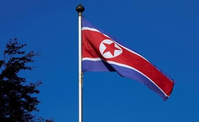 Coreia do Norte dispara oito mísseis balísticos