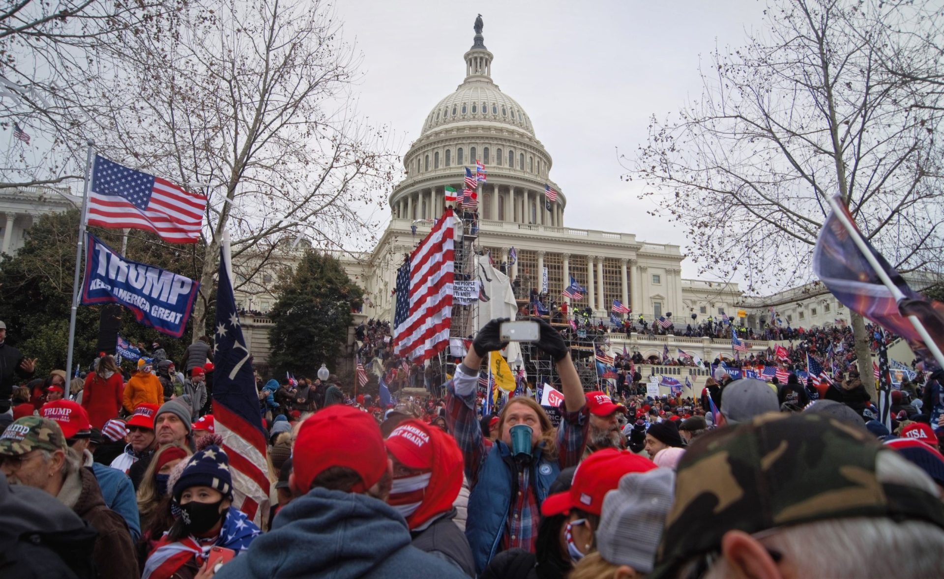 Ex-líder dos ‘Proud Boys’ acusado de conspiração no ataque ao Capitólio