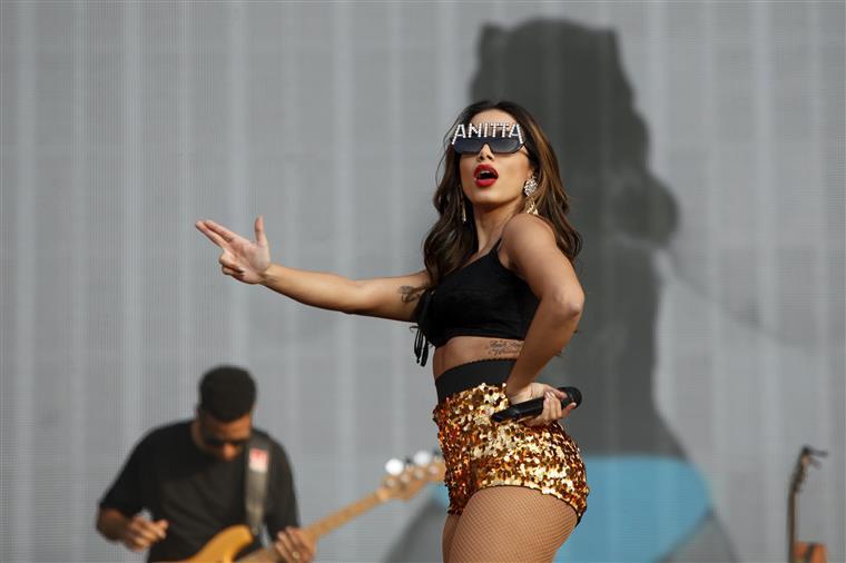 Anitta obrigada a parar concertos durante um mês devido a operação