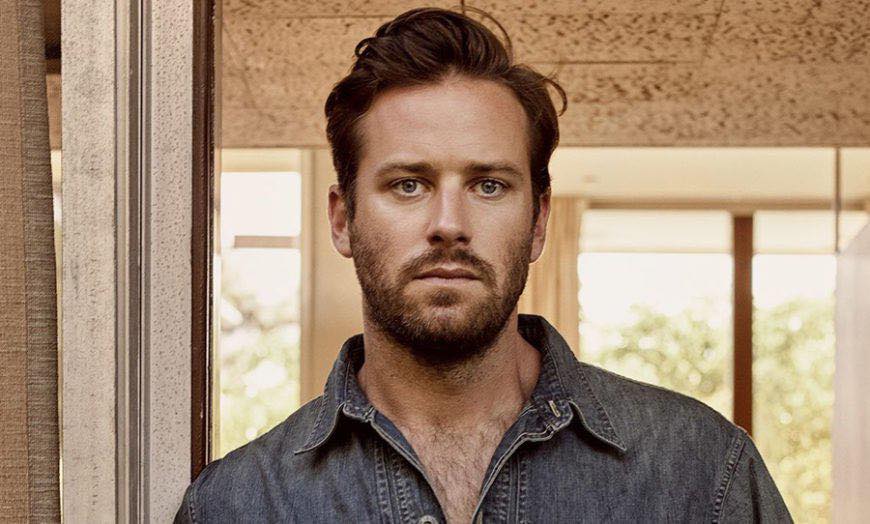 Ator Armie Hammer vê-se obrigado a trabalhar em hotel