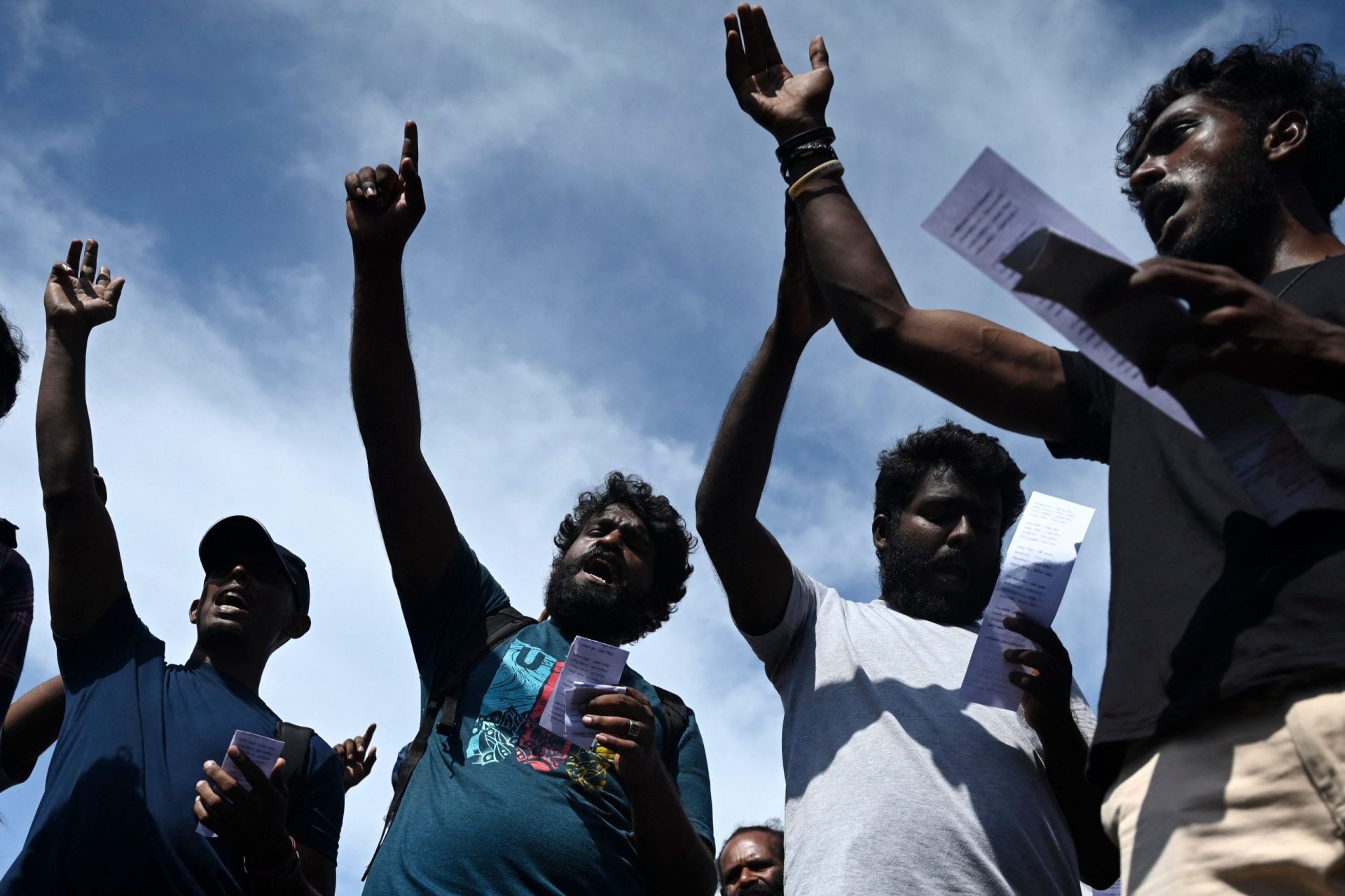 Sri Lanka. Candidato da oposição desiste da corrida presidencial