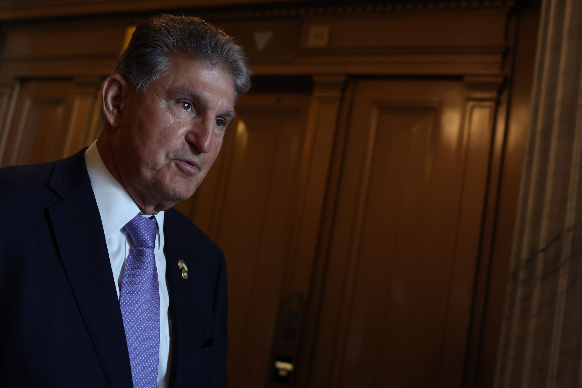 EUA. Manchin apoia projeto de Biden