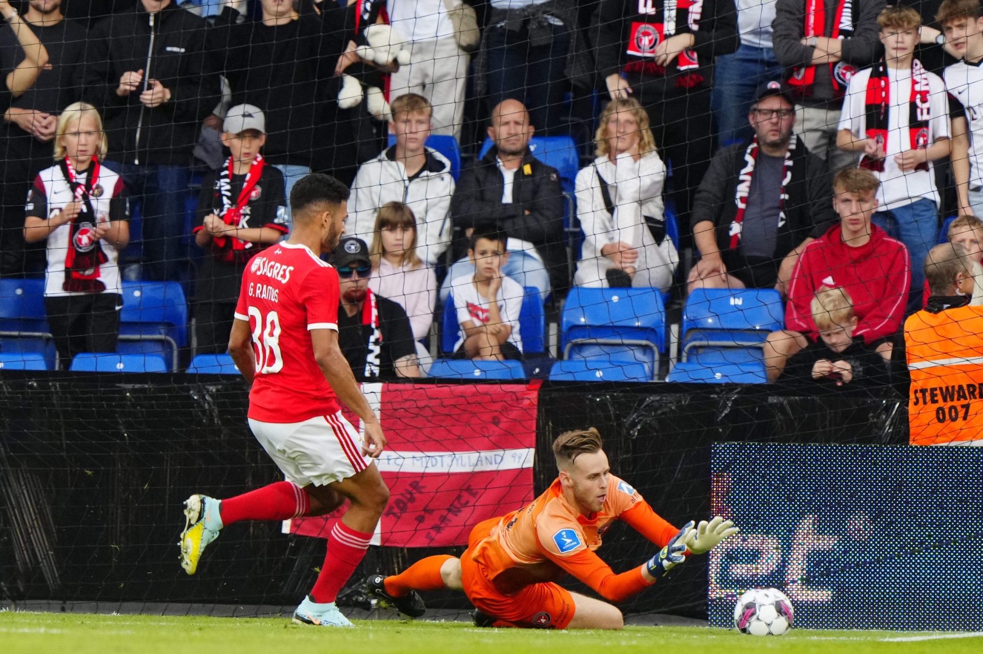 Benfica. A bordo do barco ninguém abanou como bons marinheiros