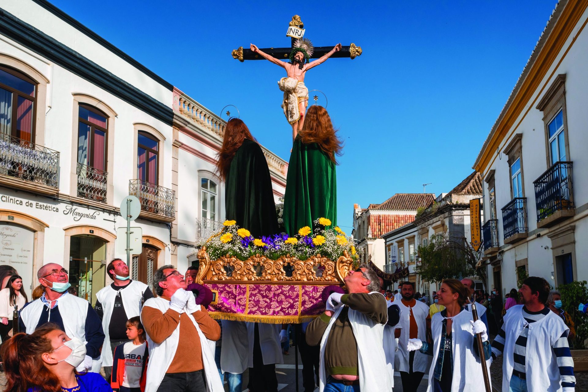 Igreja. Uma Páscoa com amêndoas amargas