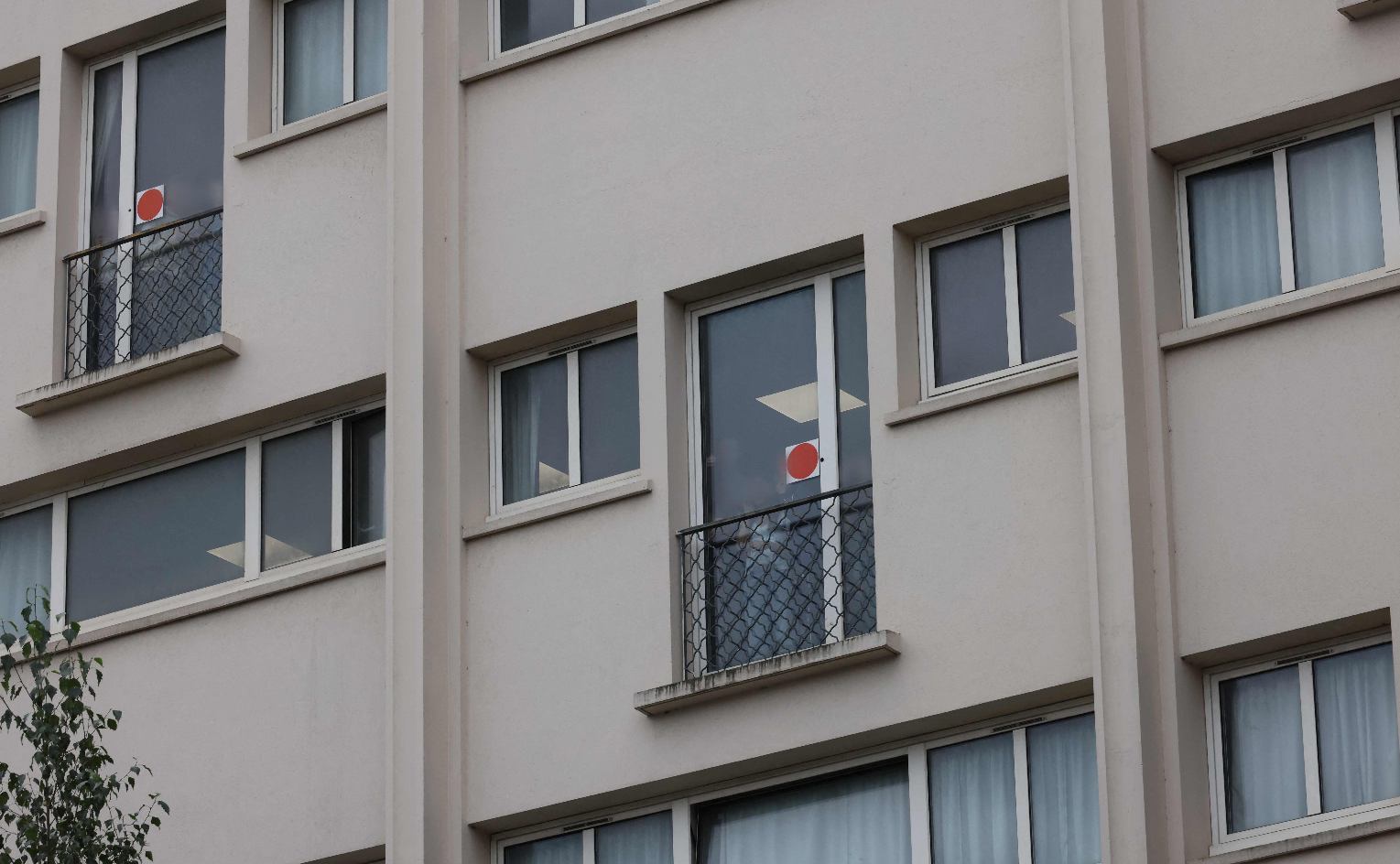 Homem ataca escola em França e mata professor