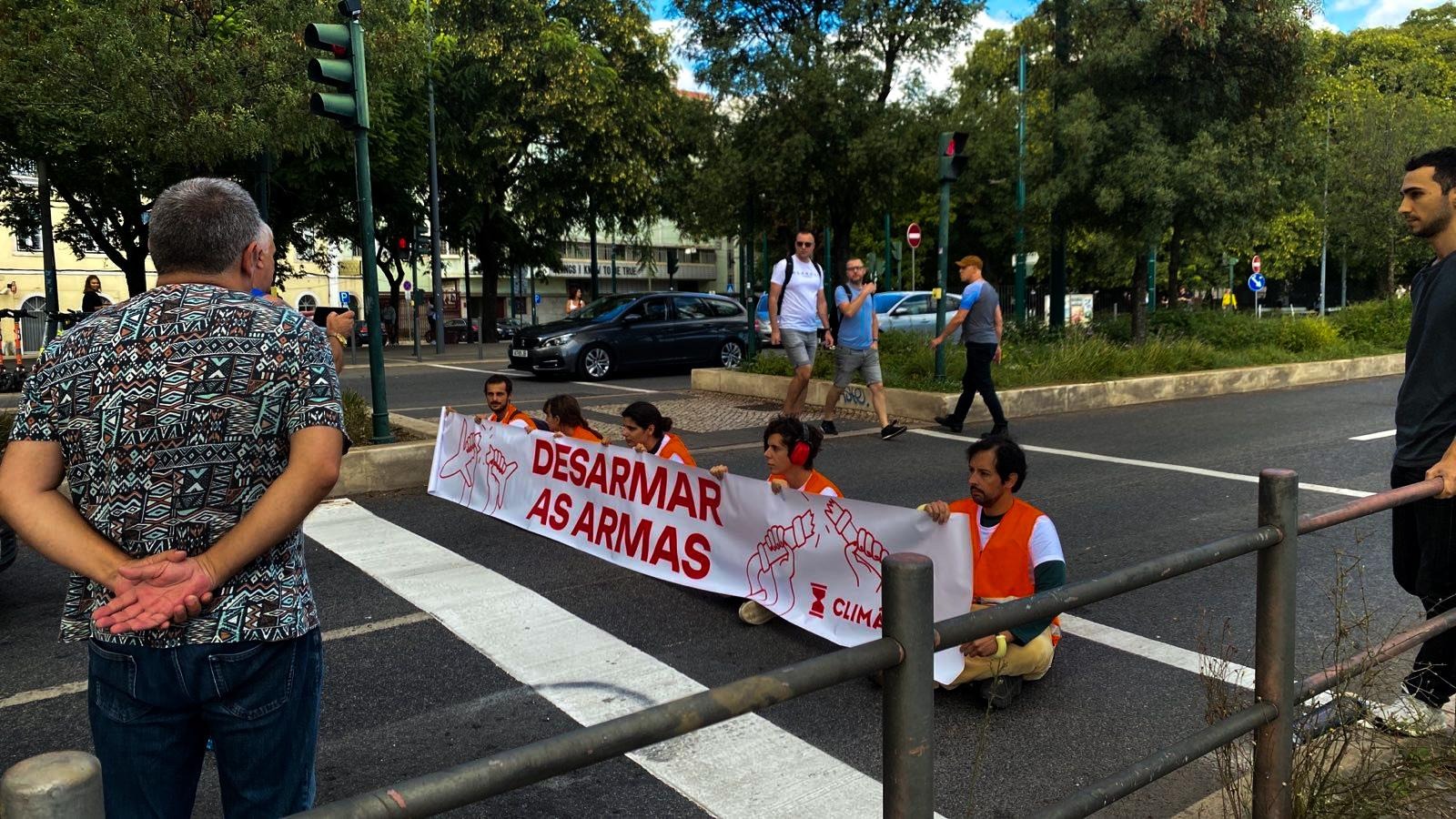 Climáximo bloqueia Avenida 24 de Julho