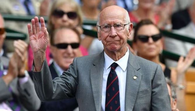 Lenda do futebol Bobby Charlton morreu aos 86 anos