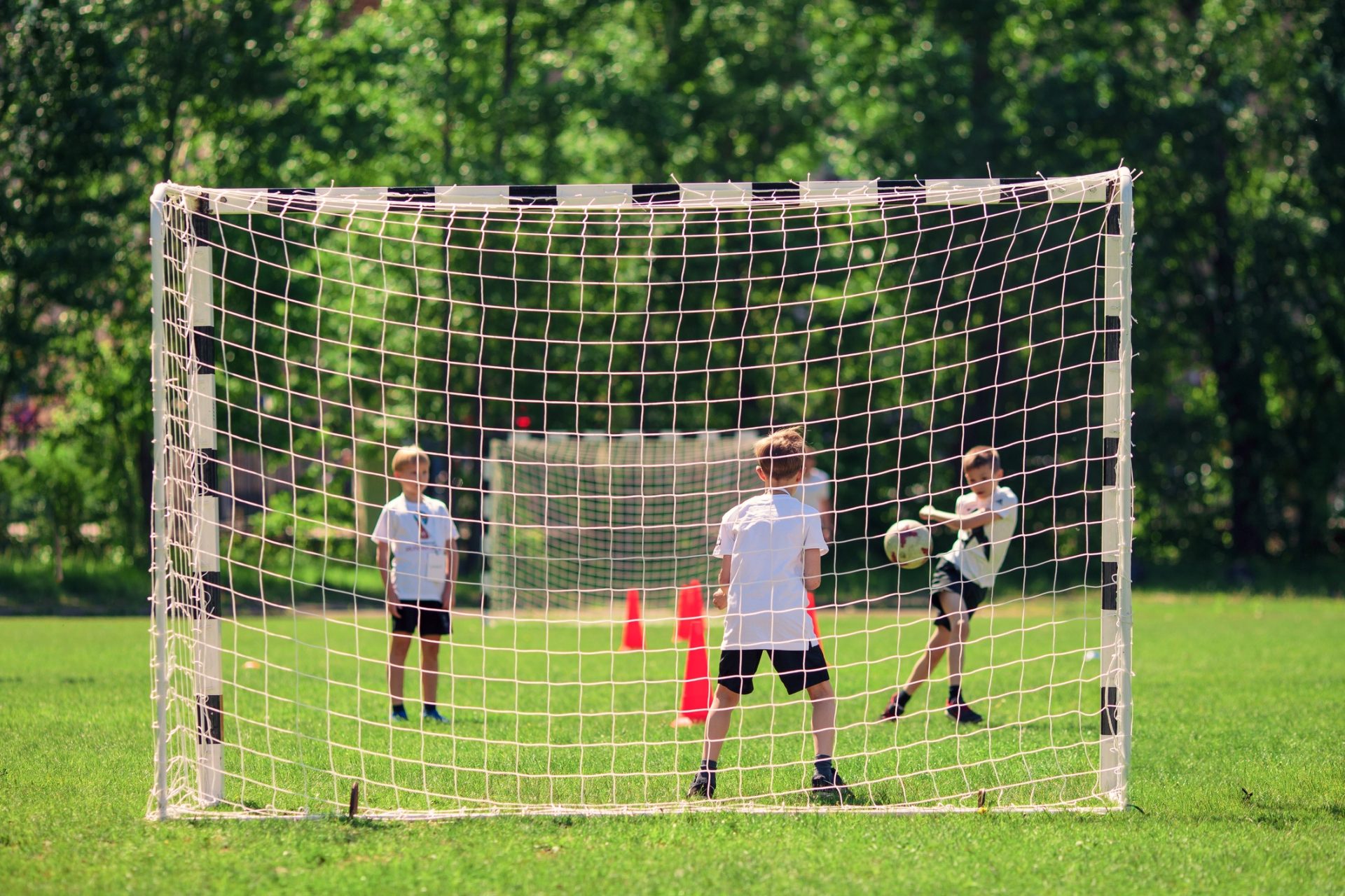 Projeto da FPF promove atividade física e dá material desportivo a escolas