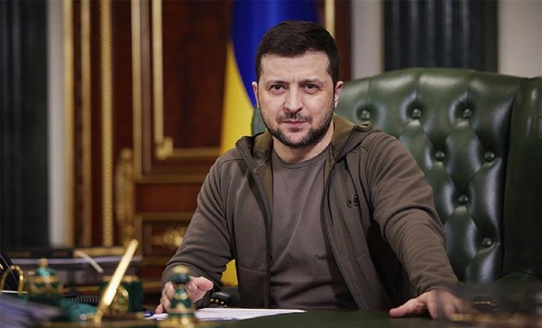 Vitória da Ucrânia “depende diretamente” da União Europeia, defende Zelensky