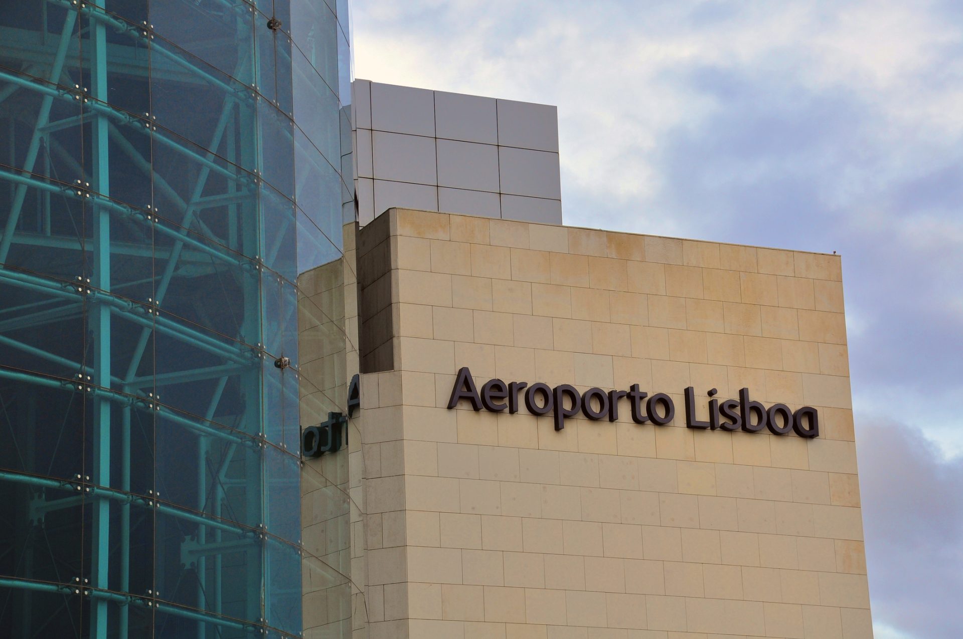 Construção de um novo terminal e desvio de tráfego do aeroporto de Lisboa. O que diz o parecer da CTI?