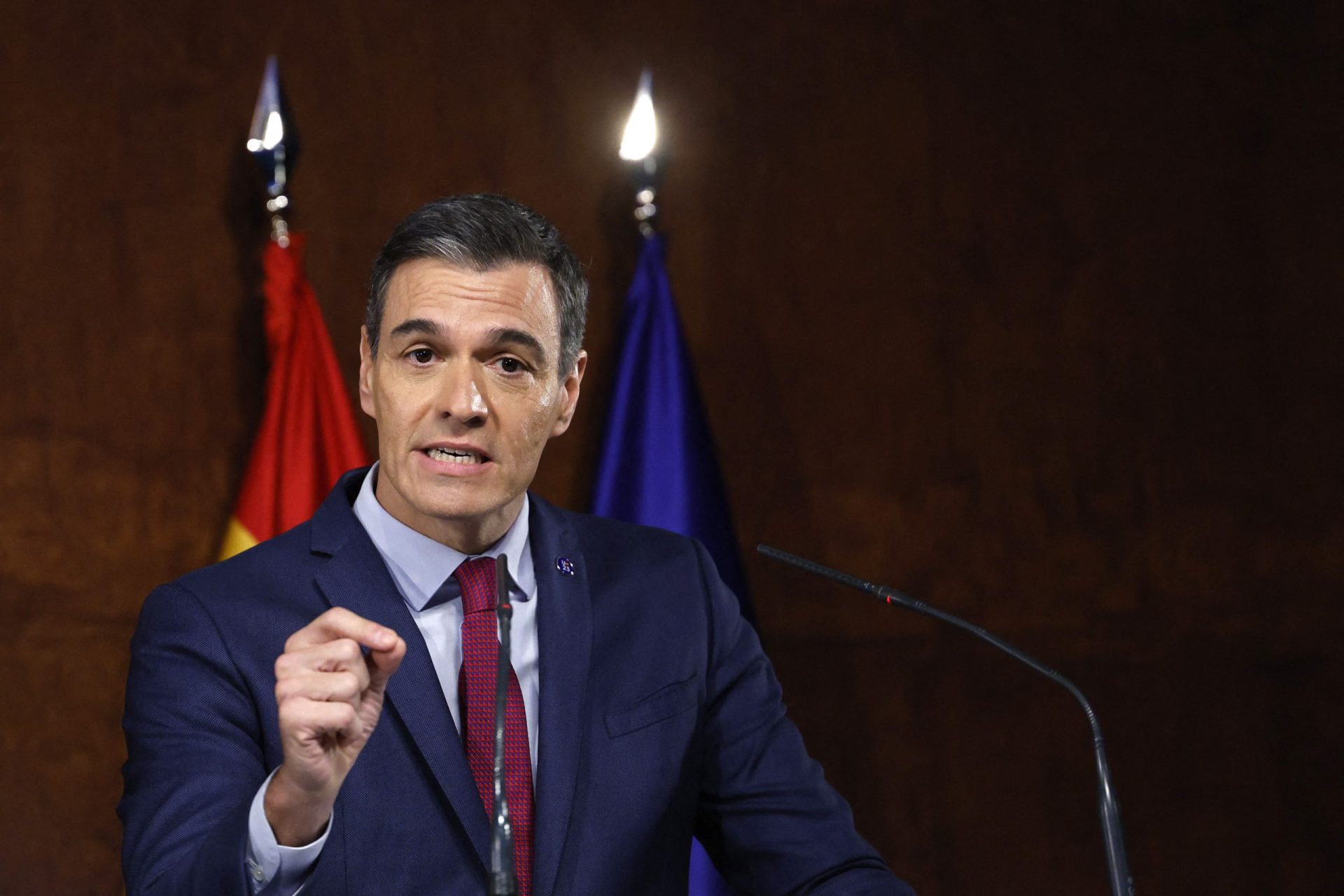 Pedro Sánchez defende lei de amnistia na Catalunha